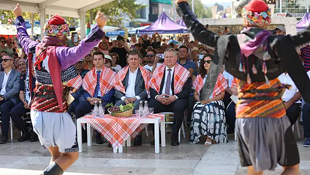Urla'da 2 bin 600 yıllık gelenek canlandı: Bağbozumu şenliği coşkuyla başladı