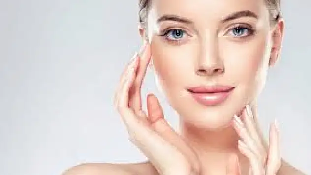 Uzmanı uyardı: Pipetle su içmek kırışıklık sebebi olabilir!