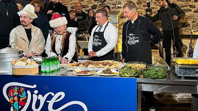 Yağmura rağmen Tire'de gastronomi şöleni başladı