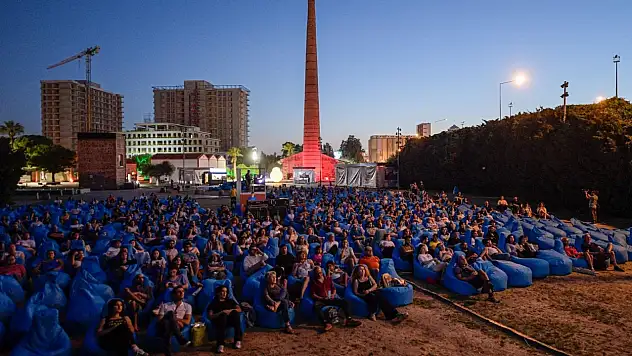 Yazın coşkusu İzmir'e yayılıyor