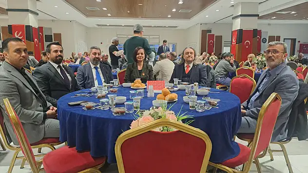 Yeniden Refah Partisi Karabağlar'da geniş katılımlı iftar programı düzenledi