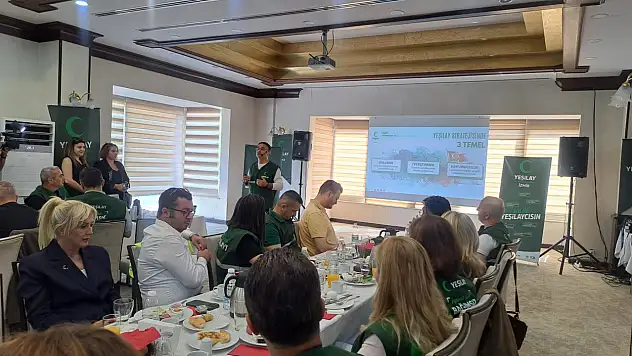 Yeşilay İzmir bağımlılığa karşı sahaya indi: 13 yeni merkez hizmete açıldı