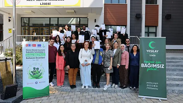 Yeşilay İzmir Şubesinden çocuklara dijital farkındalık eğitimi