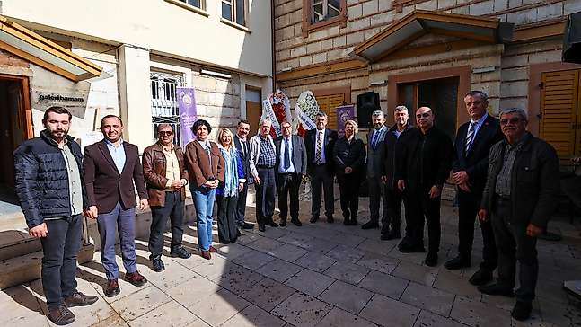 Buca'da tarihi hamam sanat galerisine dönüştürüldü