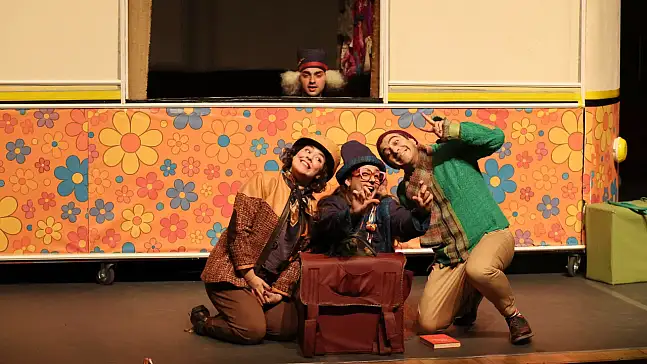 İzmir'de çocuklar Göbeklitepe'nin gizemini sahne üzerinde keşfetti