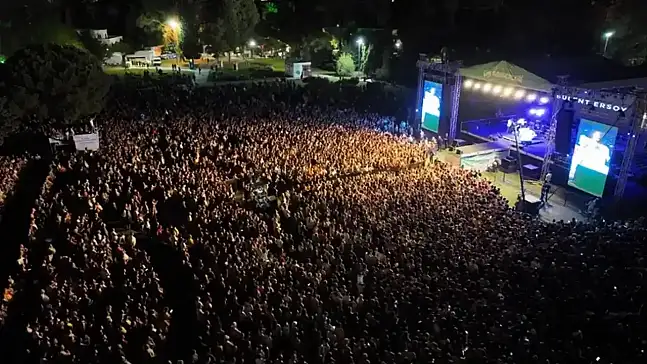 İzmir Fuarı'nda sahne alacak dev isimler açıklandı!