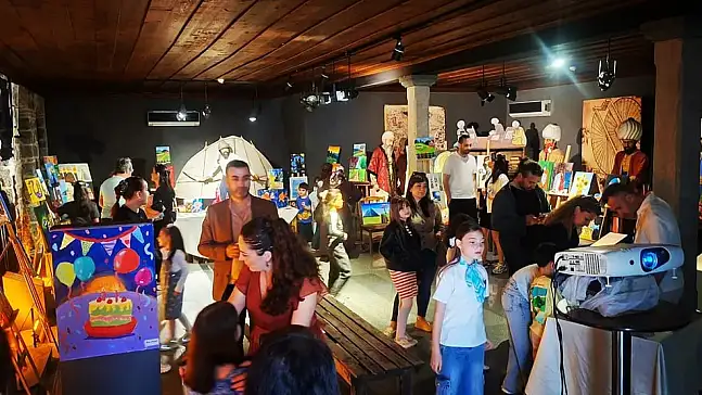 Minik ellerden Atatürk'e anlamlı armağan