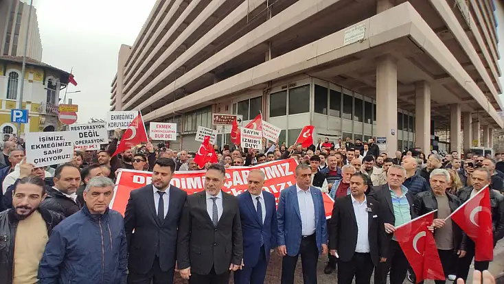 “Bu bina çürük değil” çıkışı: Kemeraltı esnafı kepenk indirdi