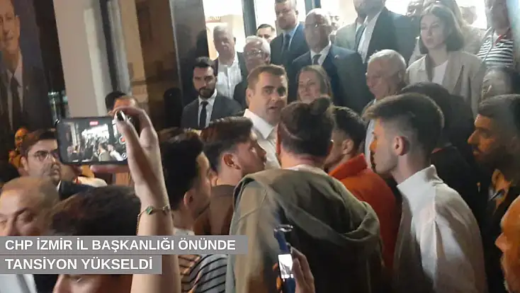CHP İzmir İl Başkanlığı önünde tansiyon yükseldi