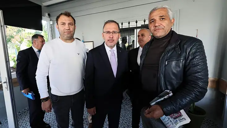 Eski Bakan Kasapoğlu İzmir’de amatör spor kulüpleriyle kahvaltıda buluştu