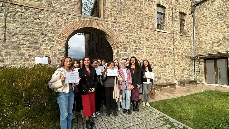 İzmirli kadınlar dijital dünyada güçleniyor