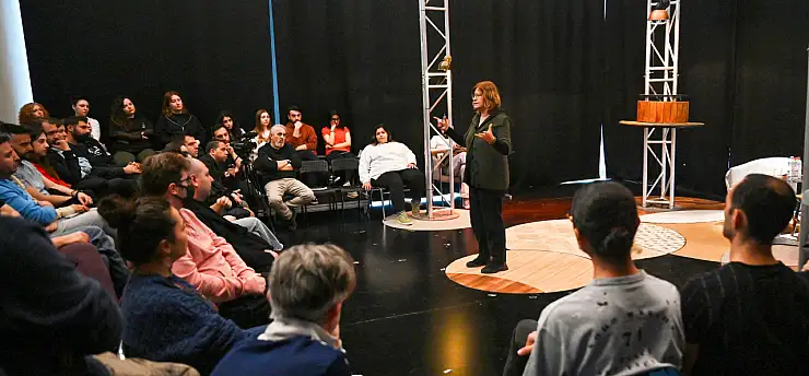 Bornova'da tiyatronun binlerce yıllık serüveni anlatıldı