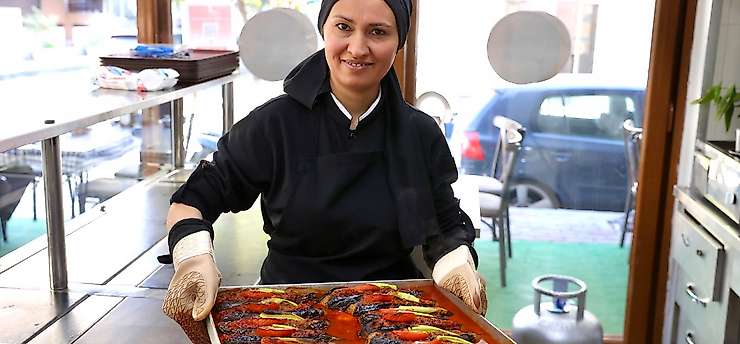 Buca Belediyesi'nin aşçılık kursunu bitirdi, kendi lokantasını açtı