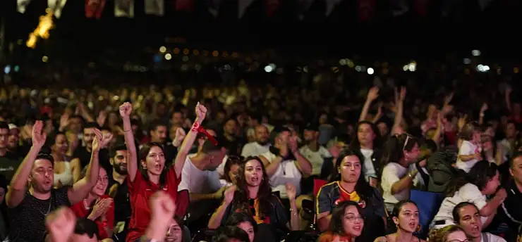 Dünya Kupası heyecanı İzmir meydanlarına taşınıyor