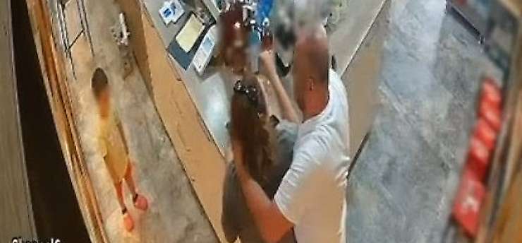 Eşini çocuğunun gözü önünde boğmaya çalıştı