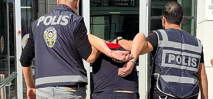 Eski sevgilisinin evini ateşe verdiği iddia edilen itfaiyeci tutuklandı