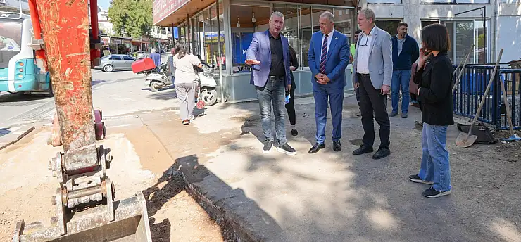 Gaziemir'de altyapı atağı: 32 bin metrekarelik yol ve kaldırım yenilendi
