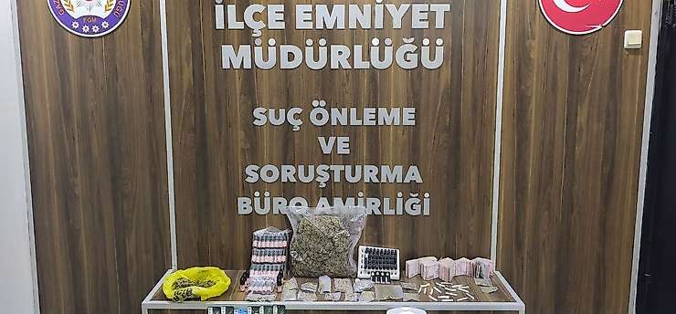 Gaziemir'de uyuşturucu baskını: 939 gram esrar, 20 gram kokain