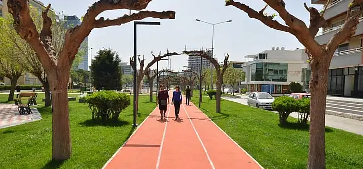İzmir'de Belediye Parkları ve Yeşil Alanlar Rehberi