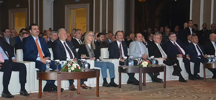 İzmir'de esnaf kongresi siyasi polemiklere sahne oldu