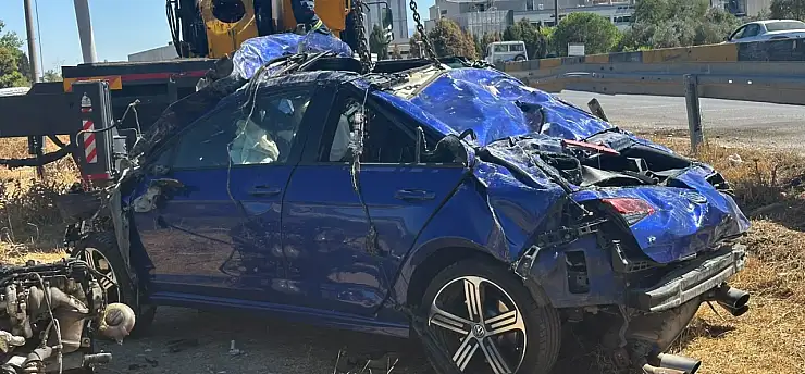 İzmir'de feci kaza: Otomobil akarsu havzasına uçtu