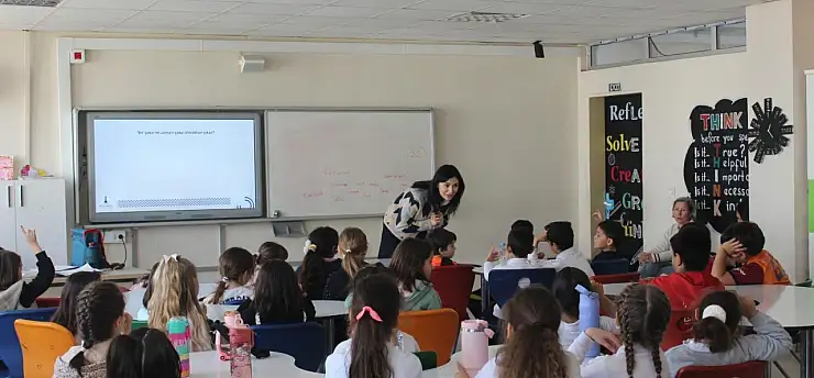 İzmir'de okullarda akran zorbalığına karşı nezaket eğitimi hamlesi
