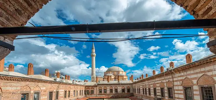 İzmir'de Tarihi Camiler: Geçmişten Günümüze 7 Önemli Eser