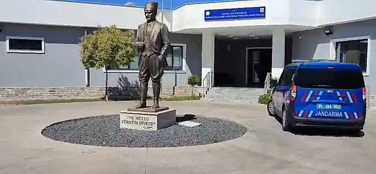 İzmir'de yol kontrolünde cinayet zanlısı yakalandı