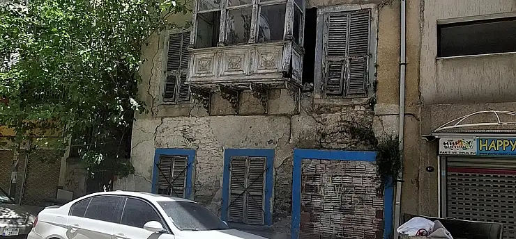 Karataş'ın sessiz çöküşü: İzmir'in Rum evleri zamana ve ihmale direniyor
