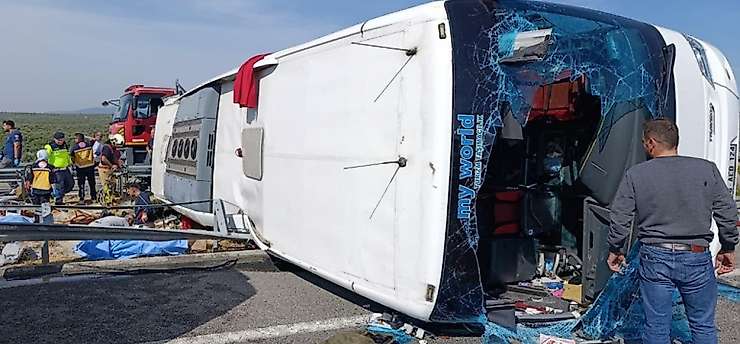 Manisa'da yolcu otobüsü ile tır çarpıştı: 11 ölü, 27 yaralı