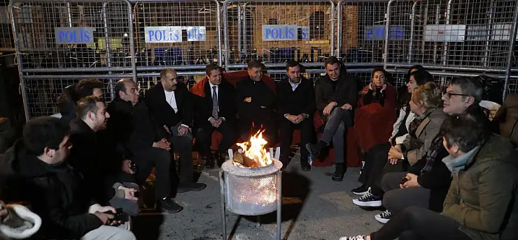 Meslek Fabrikası önünde 'Ata Mirası Nöbeti' sürüyor: Tugay 'Sonuç alana kadar devam'