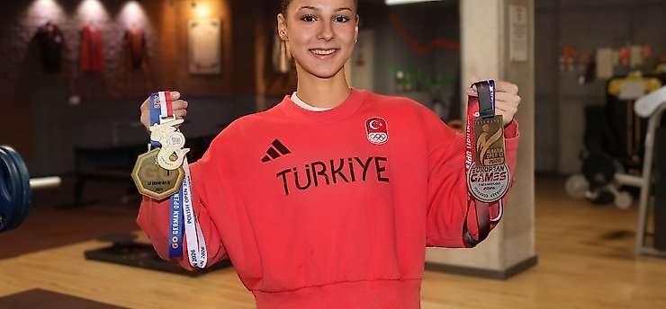 İzmirli milli tekvandocu Hatice Pınar Yiğitalp'ten dünya ikinciliği