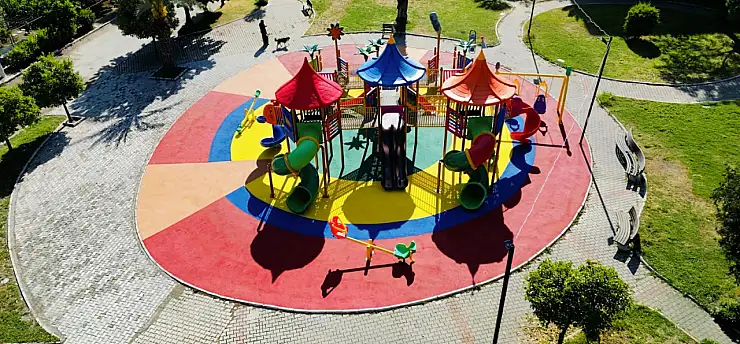 Narlıdere'de parklar yenileniyor, risk azalıyor
