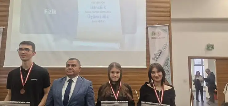 Ödemişli öğrenci Elif Şengür, İzmir Bilim Olimpiyatları Fizik birincisi oldu