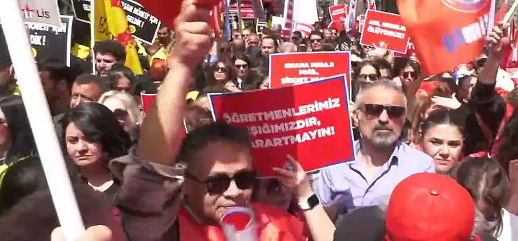 Öğretmenler can güvenliği için ülke genelinde iş bıraktı