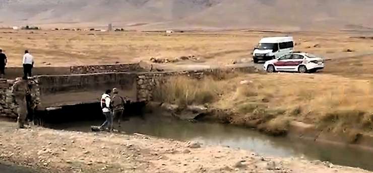 Su kanalına düşen otomobildeki 4'ü çocuk 6 kişi hayatını kaybetti