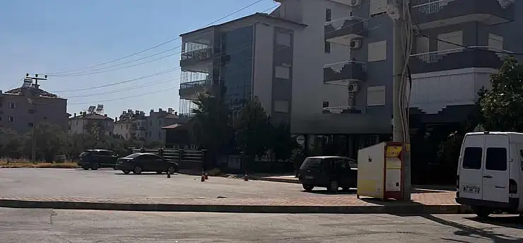 Süleyman Demirel Mahallesi'nde durak tepkisi: 'Sıcağın altında bekliyoruz'