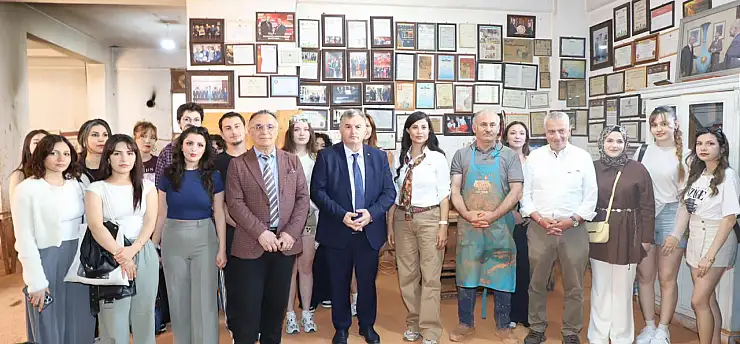 Tarihin izinde gençler