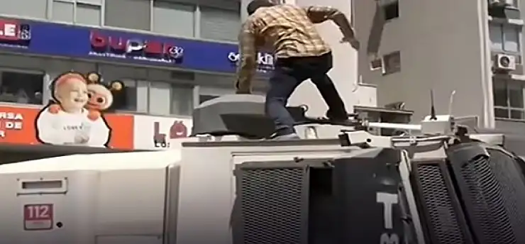TOMA'nın üstüne çıkıp zarar veren saldırgan tutuklandı