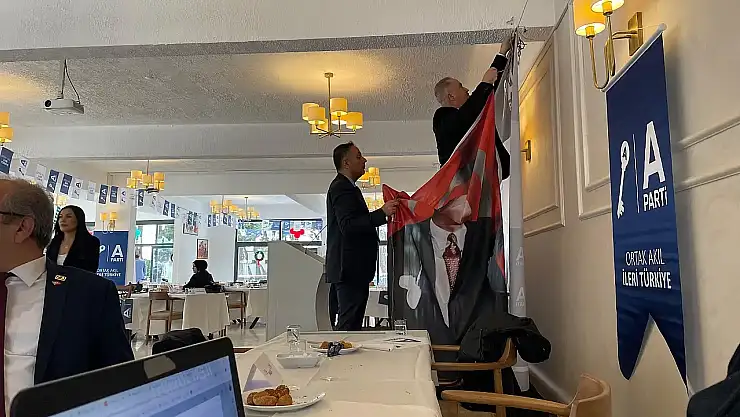 A Parti İzmir'de bayrak krizi!