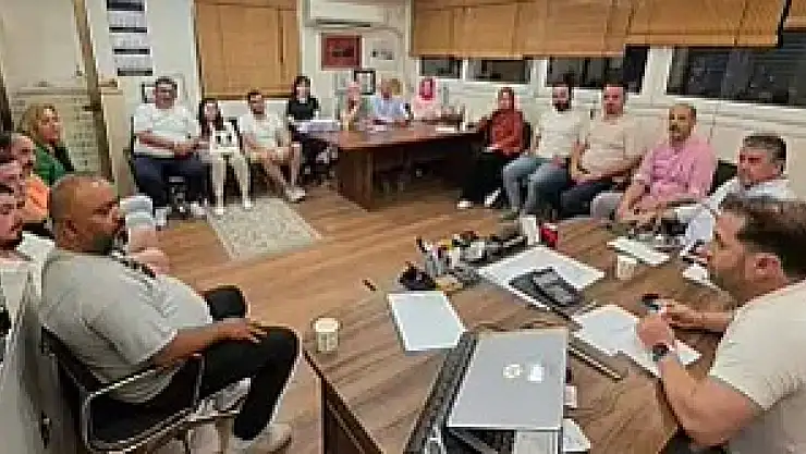 Ak Parti Tire haftalık toplantısını bu kez farklı bir yerde yaptı