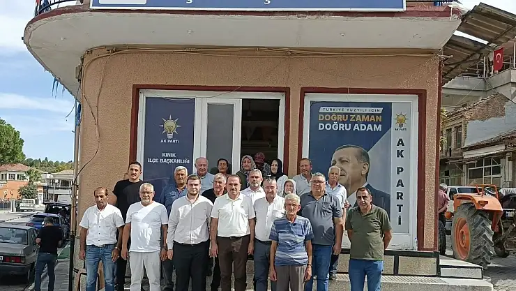 AK Partili Kırkpınar'dan Özgür Özel'e tepki: 'Önce İzmir'in çöplerini toplayın'