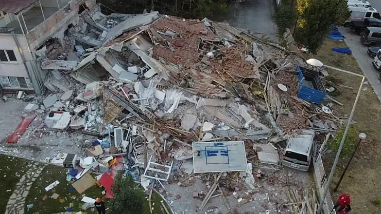 Balıkesir Sındırgı'da 6.1 büyüklüğünde deprem: Yıkım havadan görüntülendi