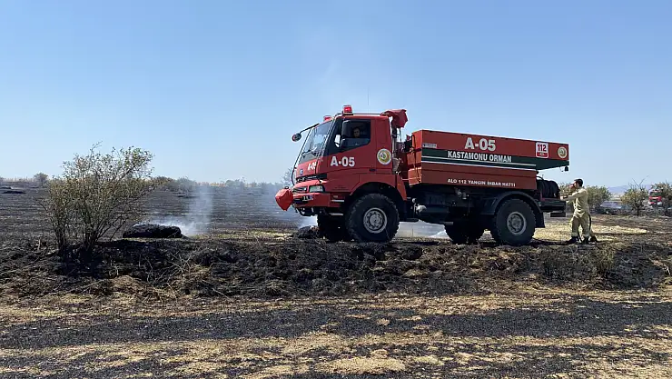 Balya makinesinden çıkan yangın 40 dönüm tarım arazisini kül etti