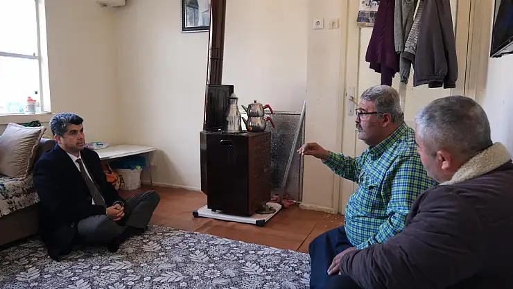 Başkan Okuroğlu depremzede aileyi ziyaret etti