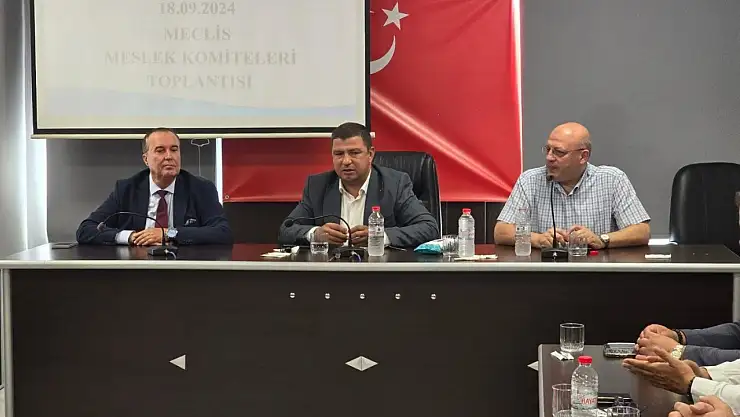 Başkan Okuroğlu, Tire Ticaret Odası'nda sektör temsilcileriyle buluştu