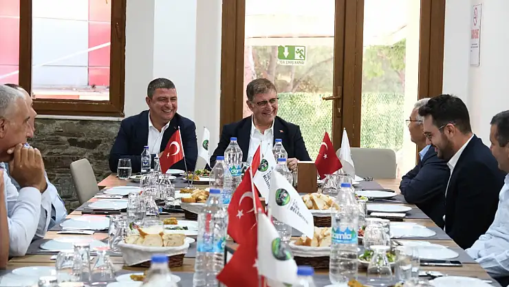 Başkan Tugay oda başkanlarıyla yemekte buluştu