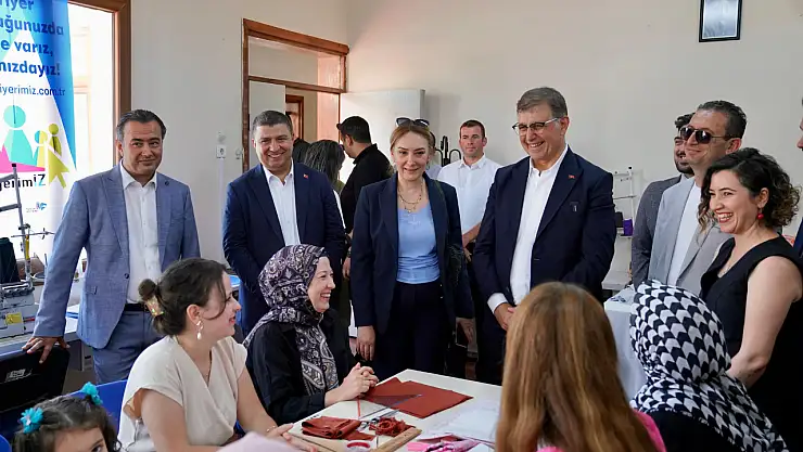 Başkan Tugay Tire'de açılışlara katıldı esnafla buluştu