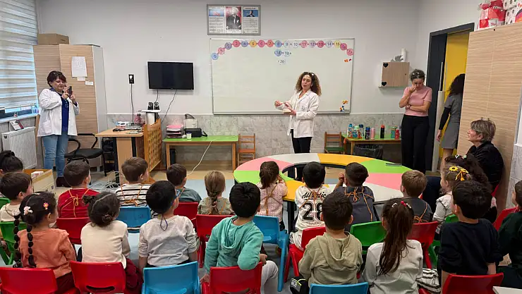 Bayraklı Belediyesi anaokulu öğrencilerine ağız ve diş sağlığı eğitimi verdi