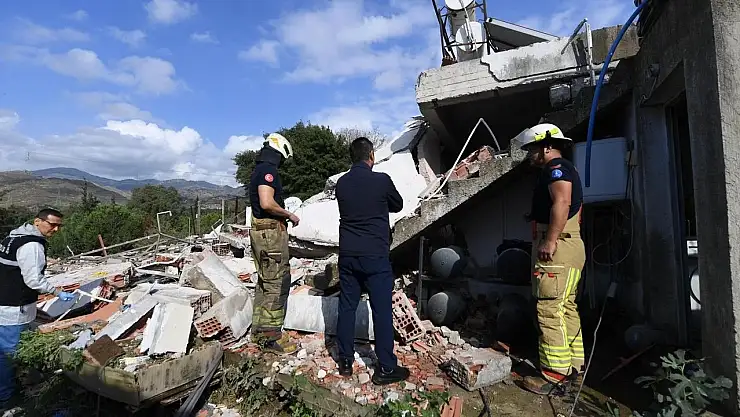 Bayraklı'da mobilya atölyesinde patlama: 80 Yaşındaki vatandaş göçük altından kurtarıldı